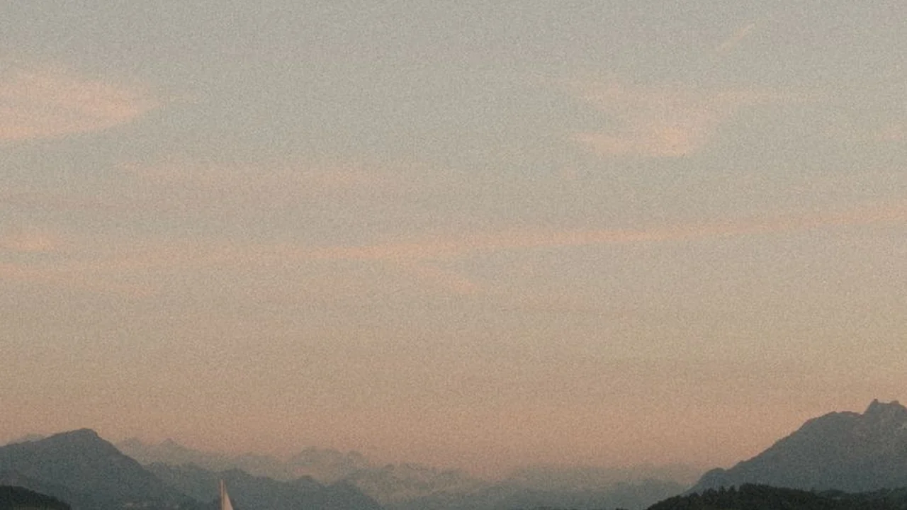 女学生被 c 扒衣服的视频网站网络暴力背后的阴影